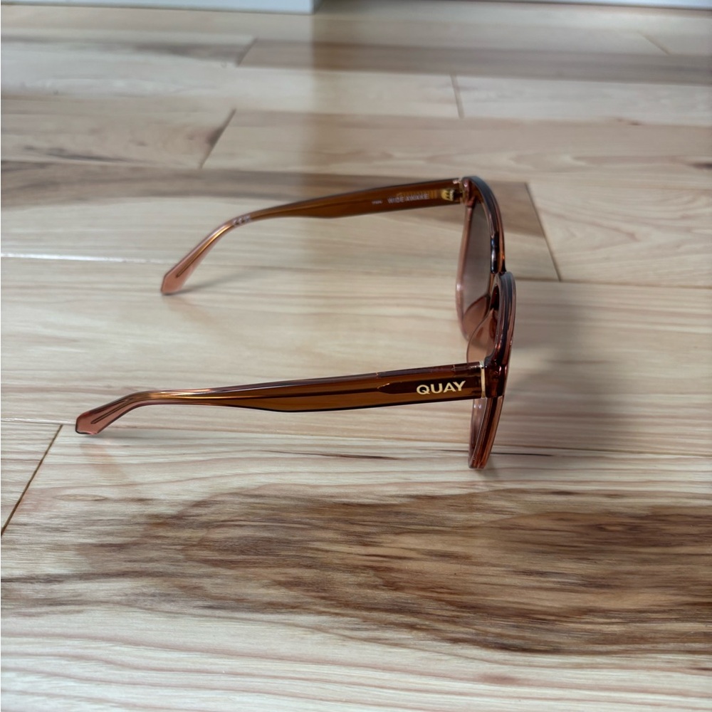Quay Wide Awake Sunglasses - Picture 6 of 6